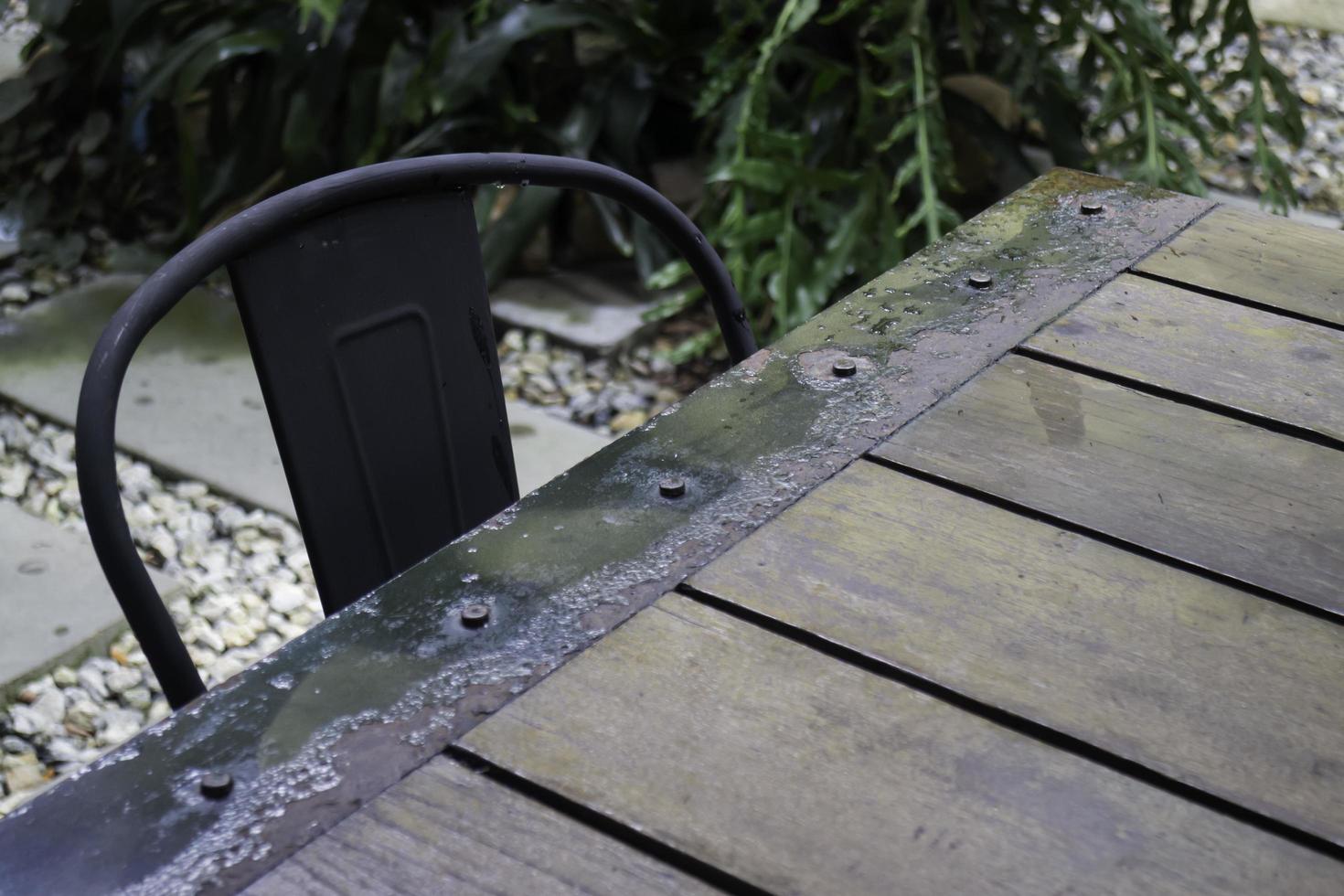 siège de jardin et table d'extérieur photo