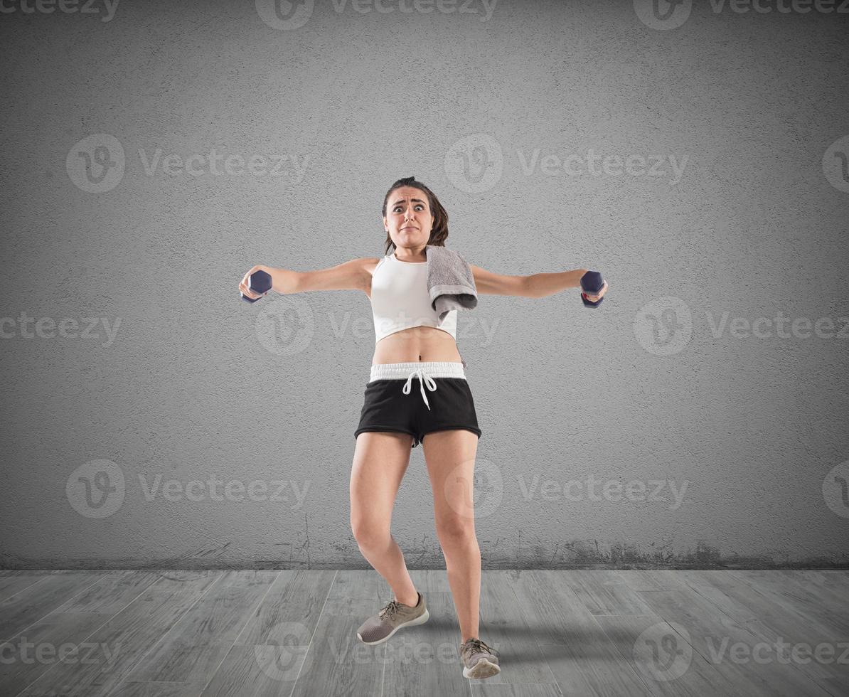 femme avec clunky faire des exercices photo