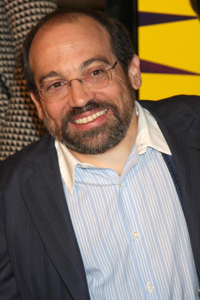 danny woodburn en arrivant à le gardien première à manns graumans théâtre dans los angeles Californie en mars 2 20092009 photo