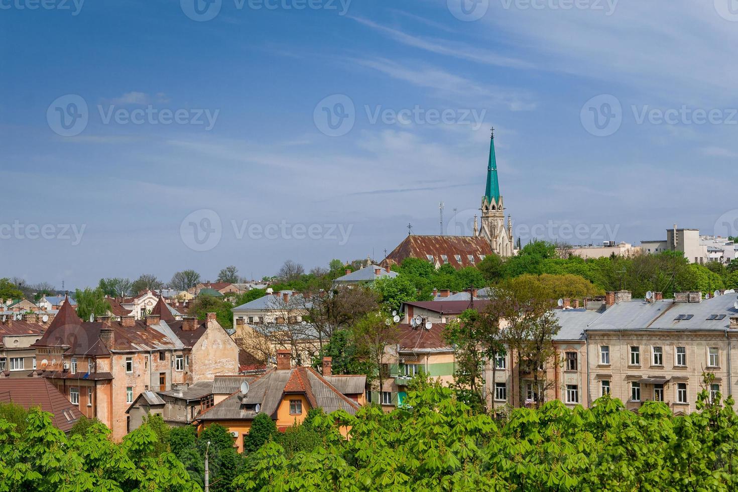 paysage sur le vieux ville avec une vue de le église photo