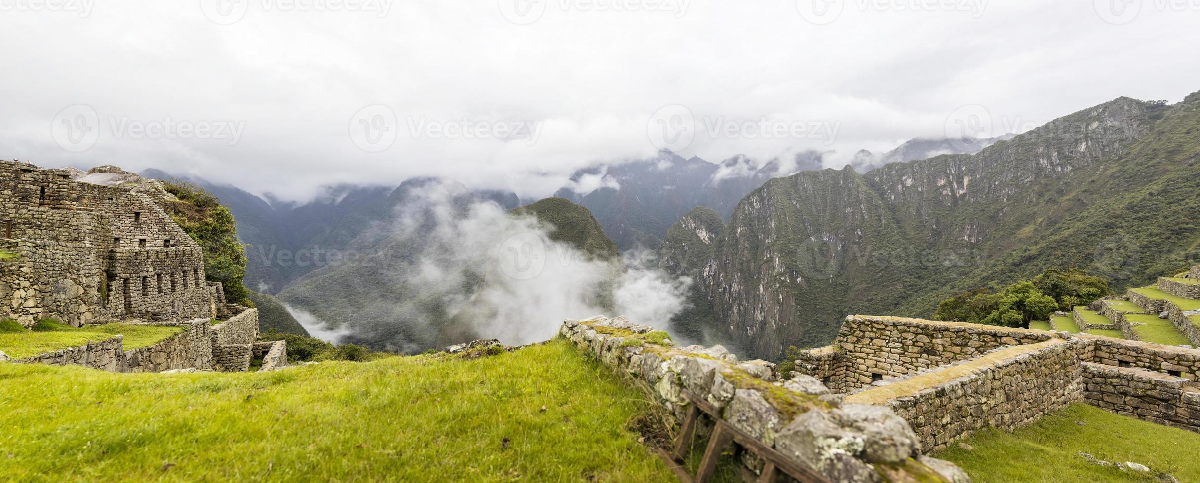 Ruines du Machu Picchu au Pérou photo