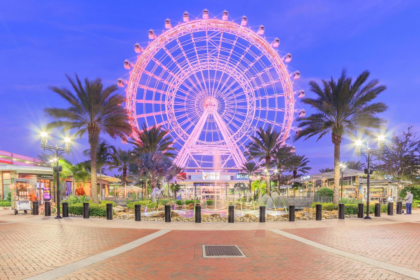 Orlando, Floride, USA 2016 - L'Oeil d'Orlando est une grande roue de 400 pieds de haut au cœur d'Orlando et la plus grande roue d'observation de la côte Est photo