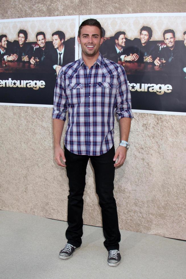 jonathan bennett en arrivant à le entourage 6e saison première à le primordial théâtre sur le primordial des photos studio lot dans los angeles caon juillet 9 2009 2008