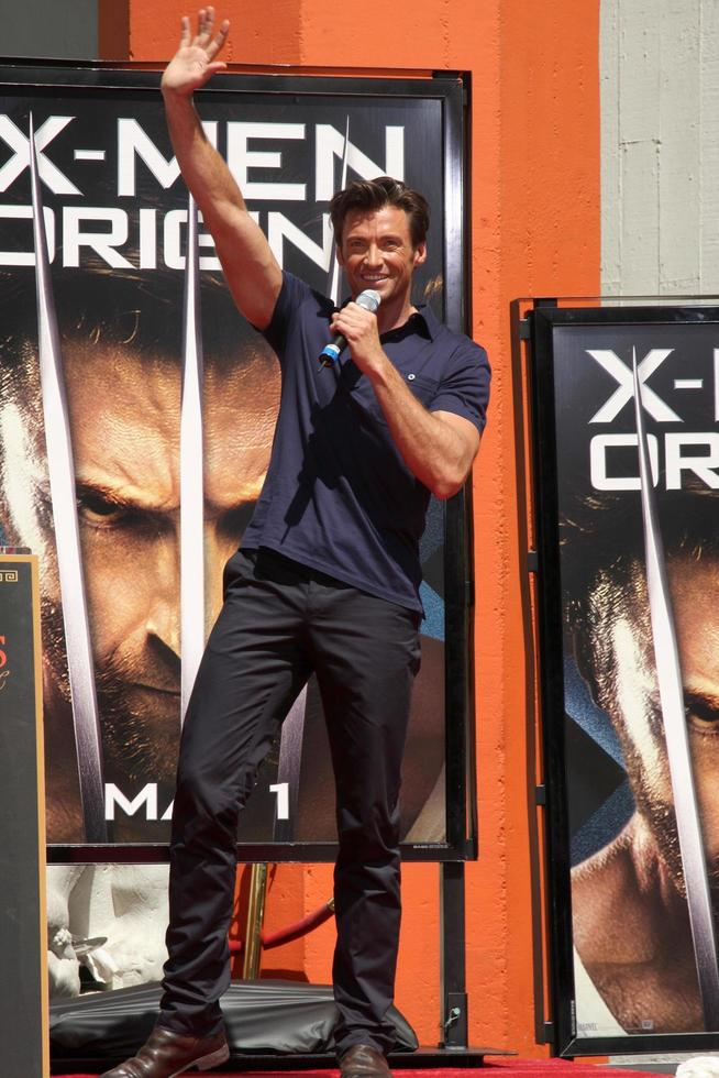 hugh jackman à le hugh jackman empreinte de main empreinte la cérémonie à graumans chinois théâtre parvis dans los angeles Californie sur avril 21 20092009 photo