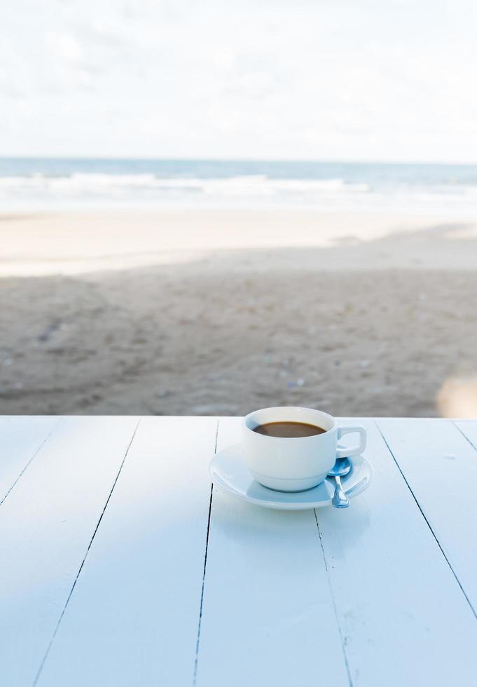 café sur blanc table photo