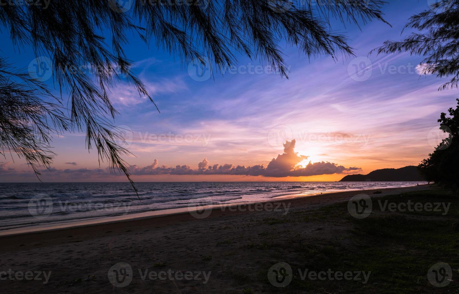 le coucher du soleil. magnifique le coucher du soleil dans est partie de Thaïlande photo