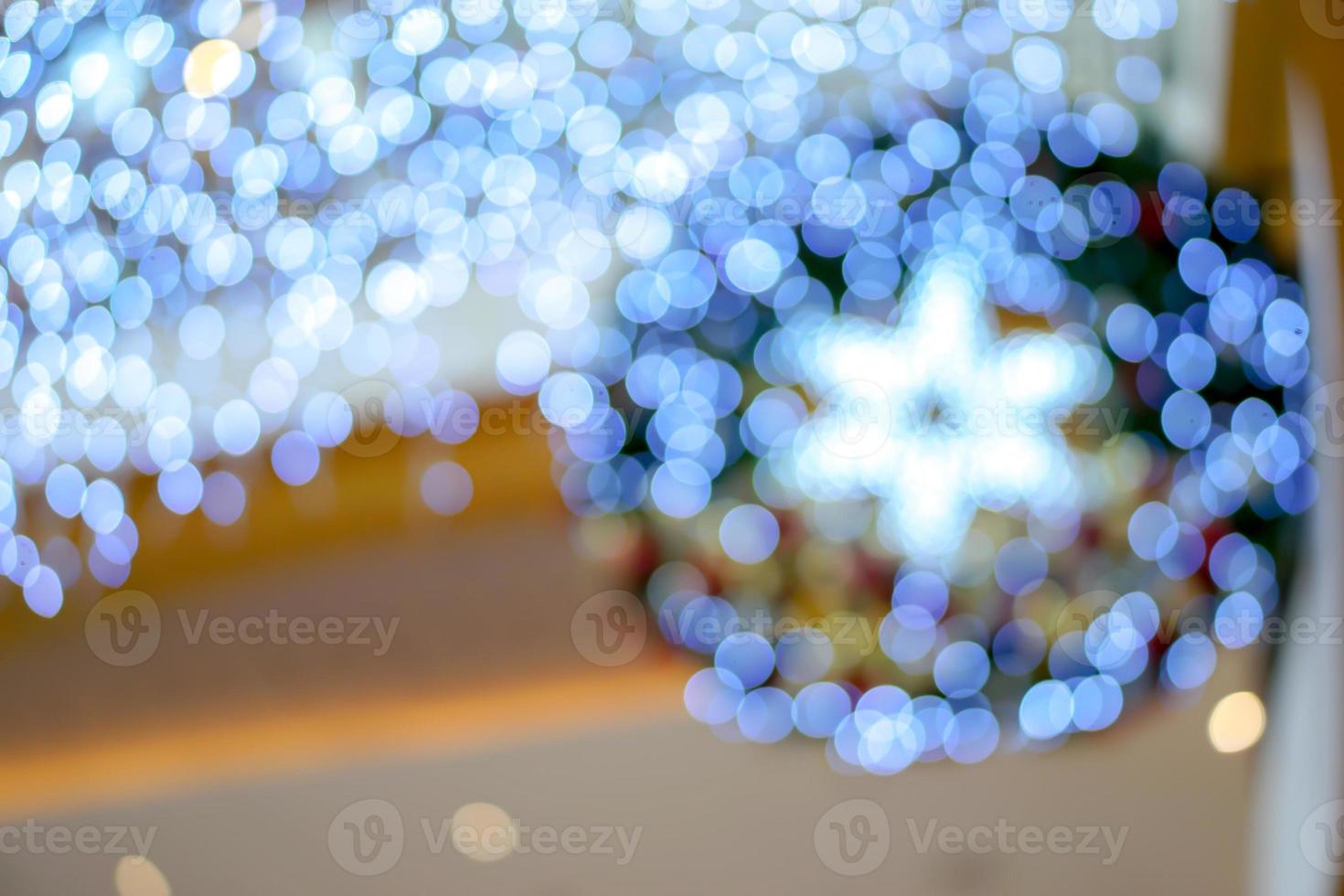 abstrait flou et bokeh de LED bleu éclairage refection dans Noël vacances Contexte et texturé. photo