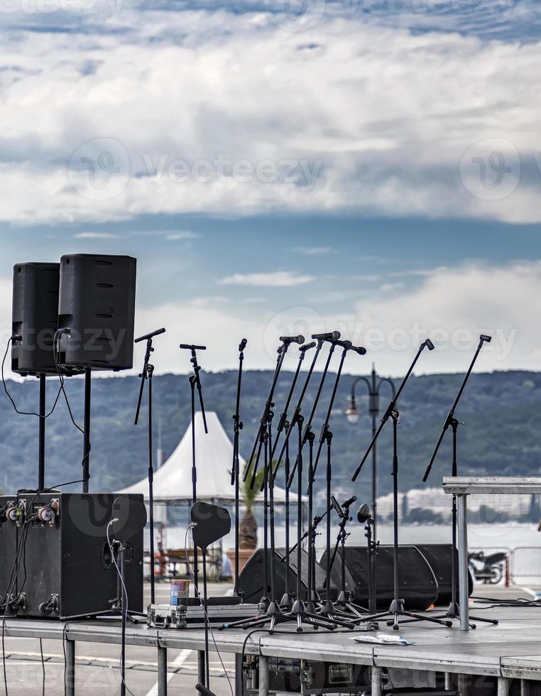 équipement sur étape préparation pour une concert photo