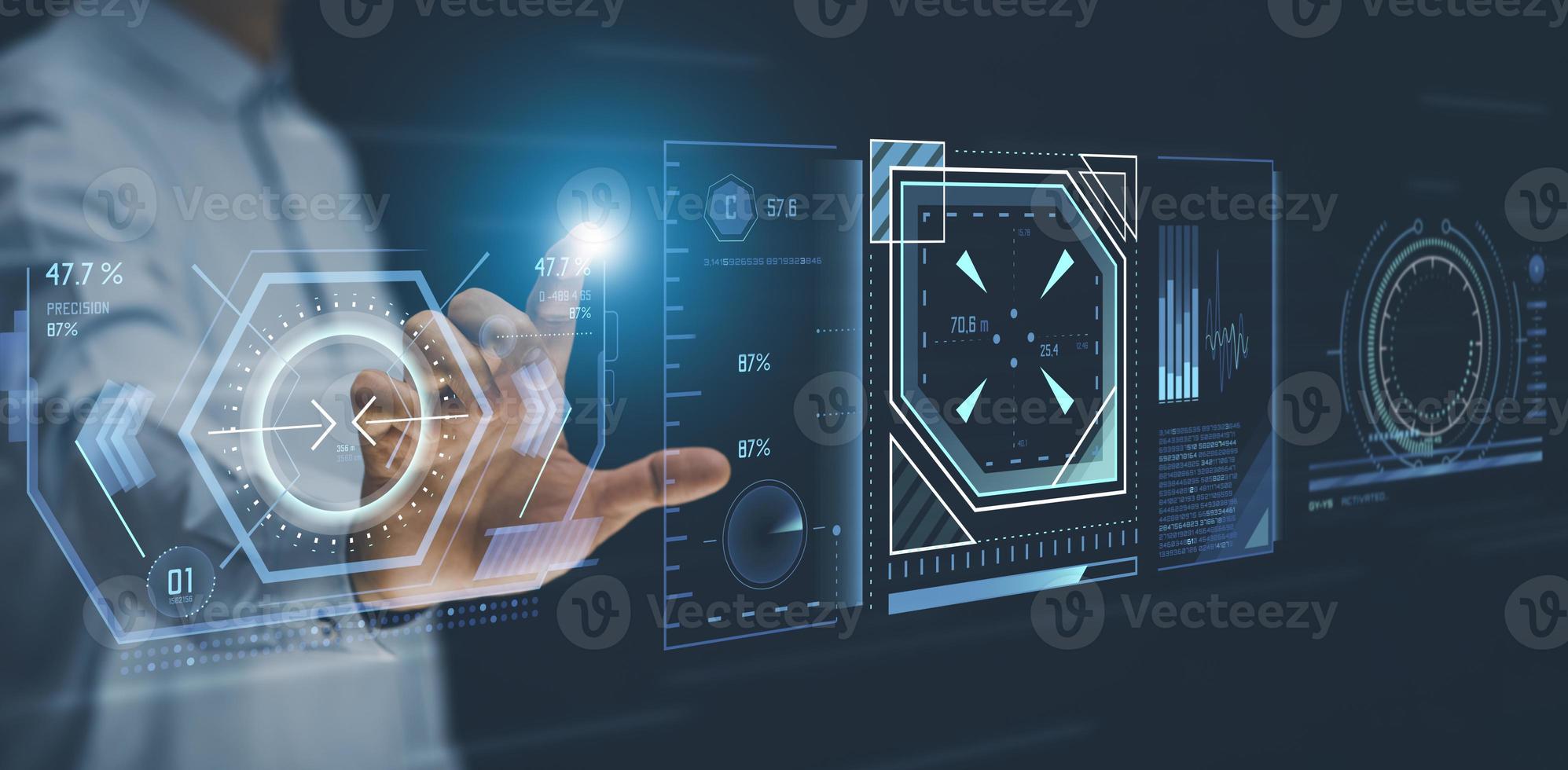 homme d'affaire émouvant dans graphique écran icône de une médias filtrer, La technologie processus système affaires conception, communication et commercialisation concept, équipe succès, heure humain, affaires Succès photo