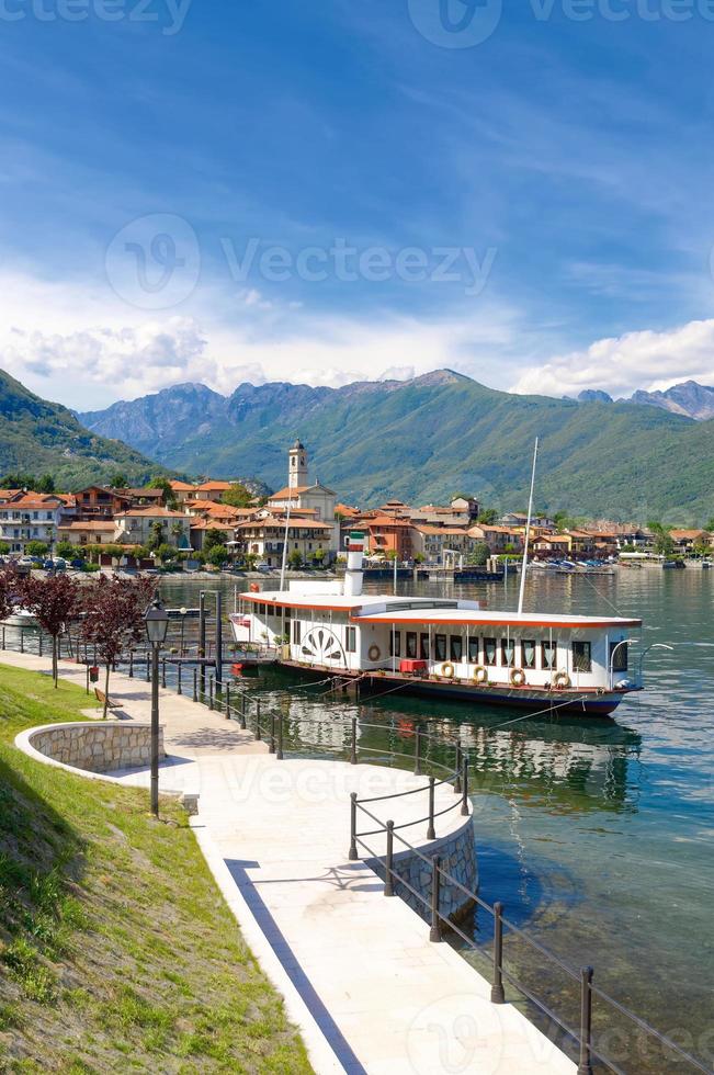 village de baveno à Lac maggiore dans Piémont, Italie photo
