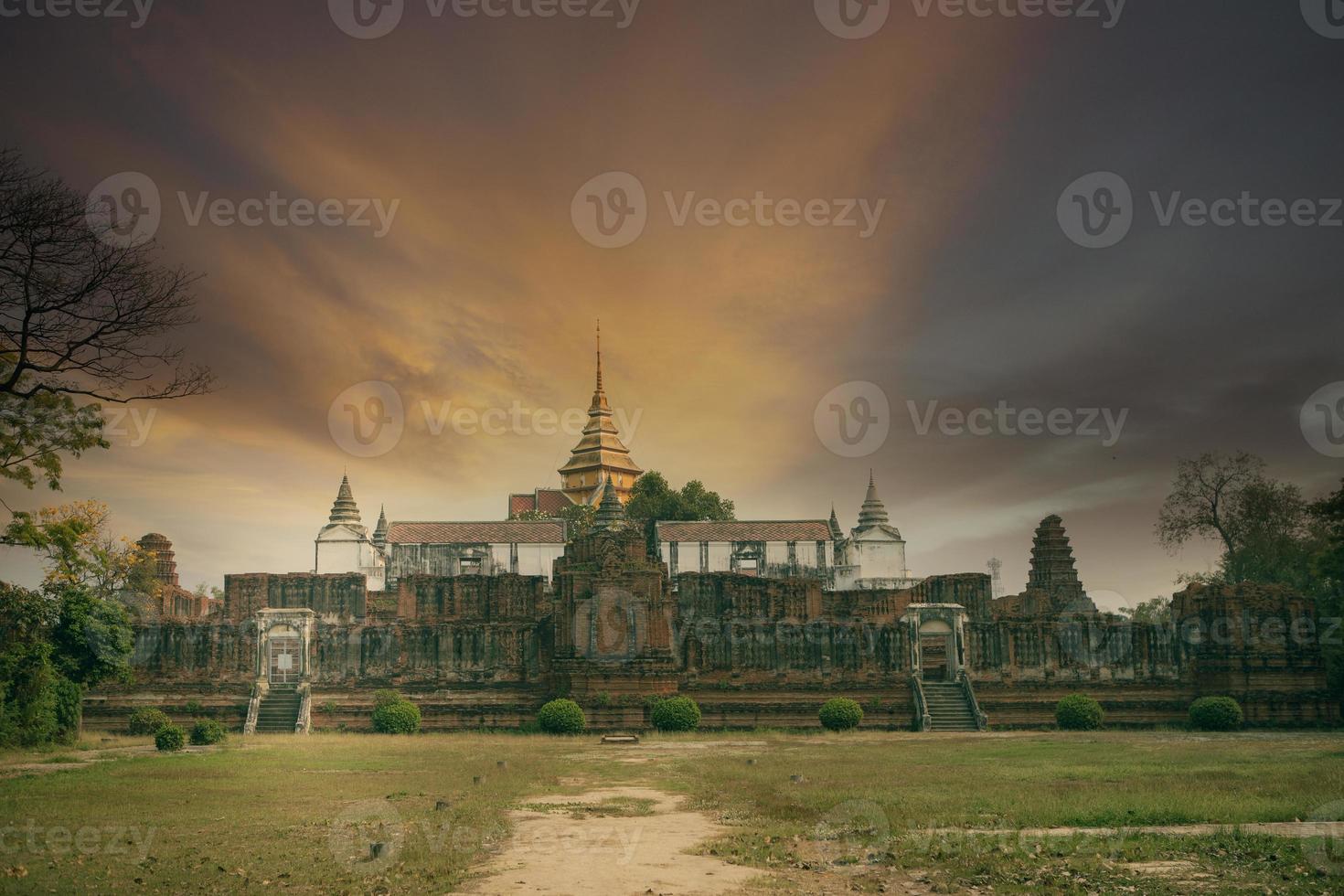 wat nakornlaung temple un de plus populaire en voyageant destination dans ayutthaya monde patrimoine site de unesco dans Thaïlande photo
