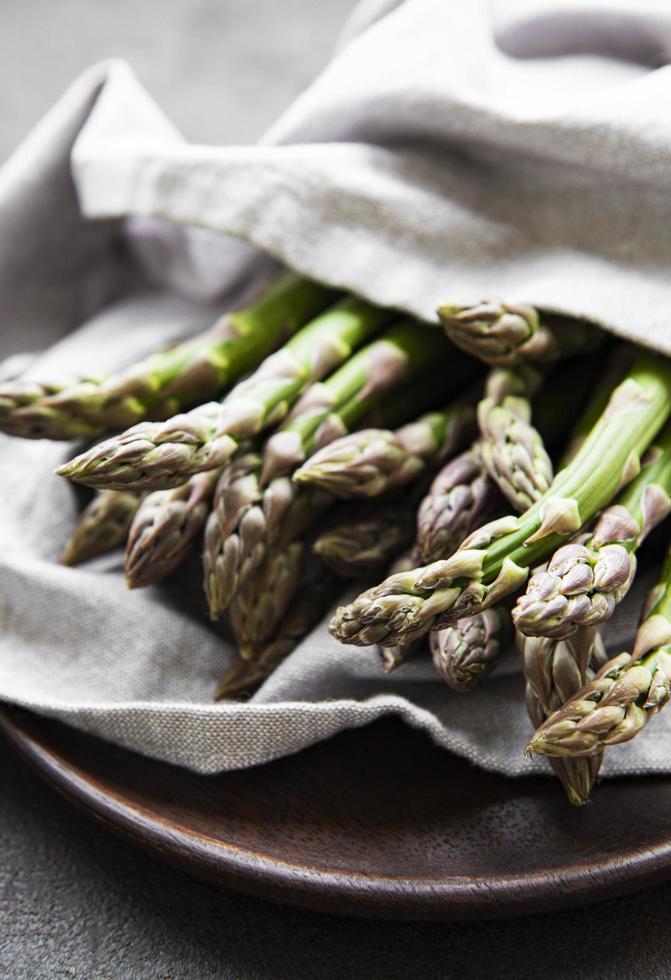 asperges vertes fraîches photo