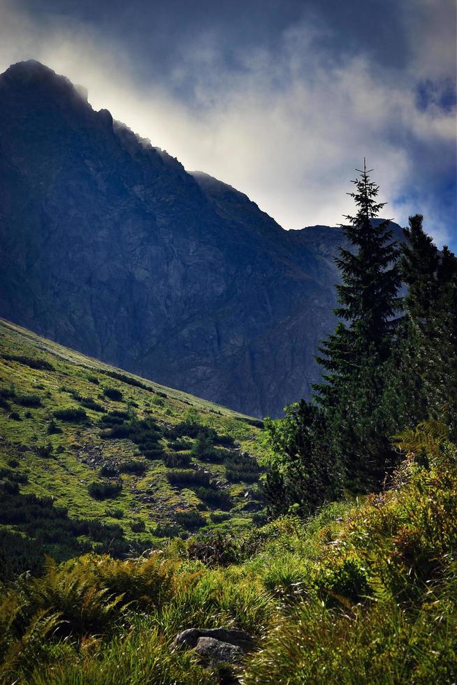 dans les montagnes avant la tempête photo