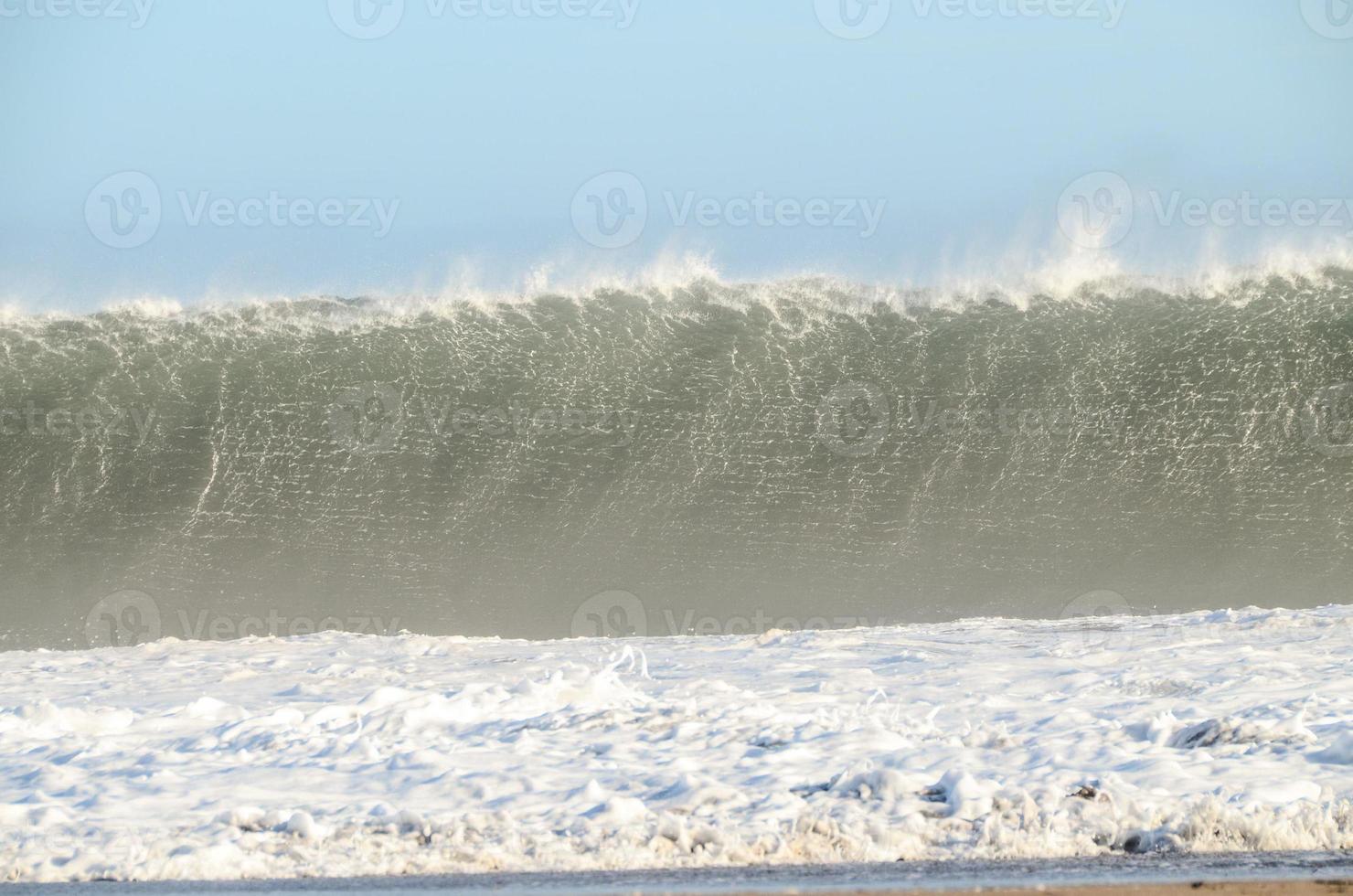 énormes vagues de la mer photo