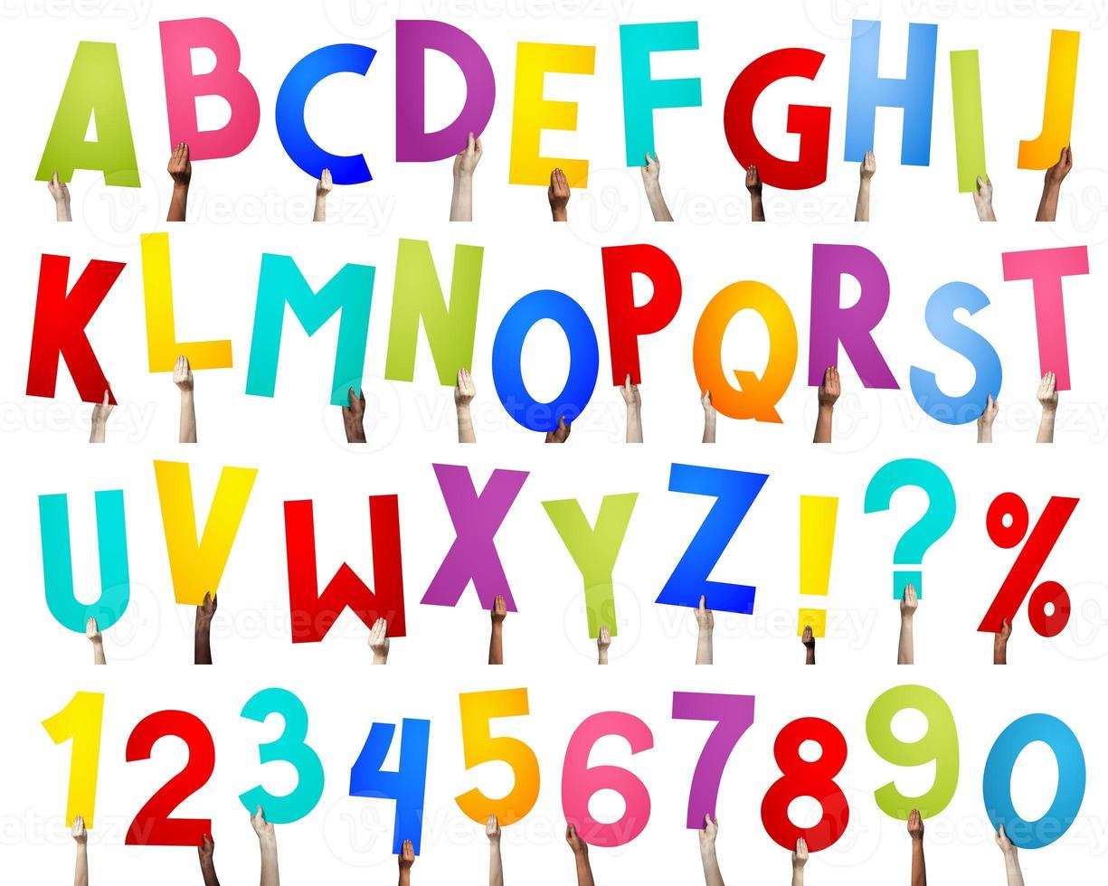 alphabet - Humain mains en portant coloré des lettres photo