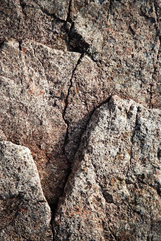 gratiner la roche avec une fissure photo