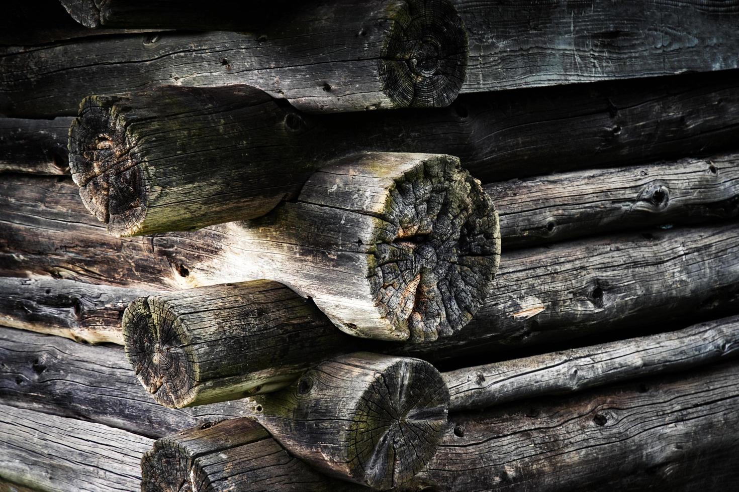 coin d'une vieille cabane en bois photo