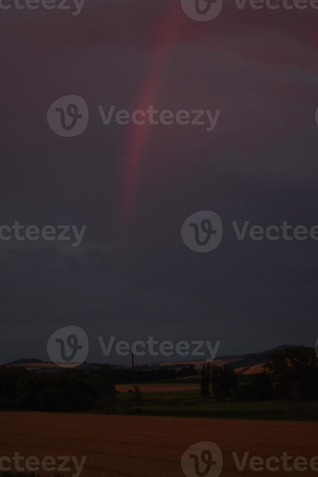 arc en ciel à coucher de soleil, seulement rouge spektrum photo