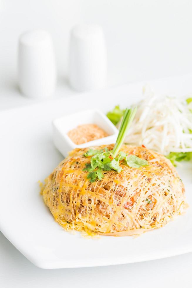 pad thai noodles photo