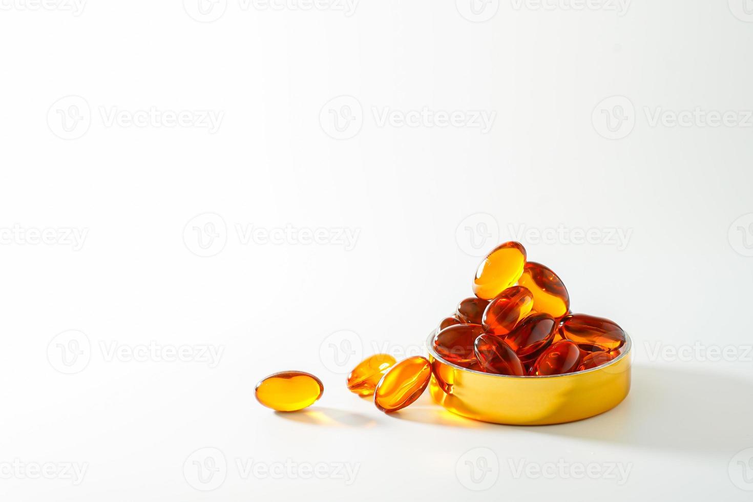 doux gel, proche en haut de pétrole rempli gélules, adapté pour en présentant, poisson huile, oméga 3, oméga 6, oméga 9, vitamine un, vitamine d3, vitamine e, soir primevère pétrole photo