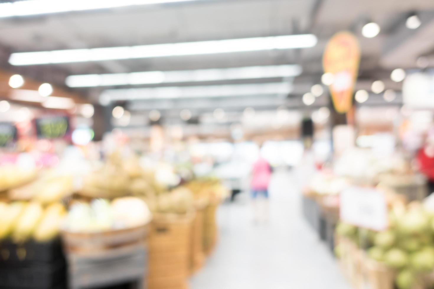 Intérieur abstrait de supermarché défocalisé pour le fond photo