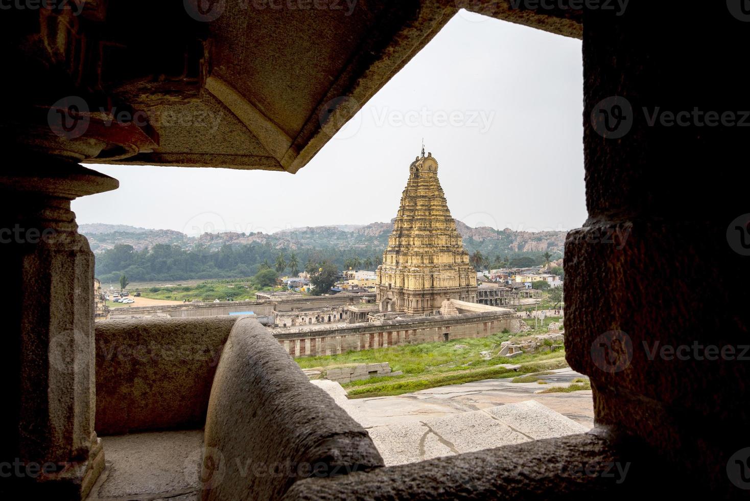 virupakcha temple dévoué à Seigneur shiva est situé dans hampi dans Inde. photo