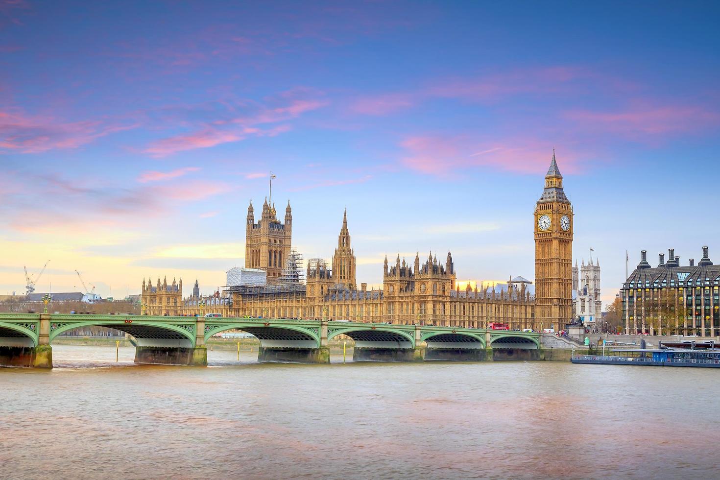 Big Ben et les chambres du Parlement à Londres photo