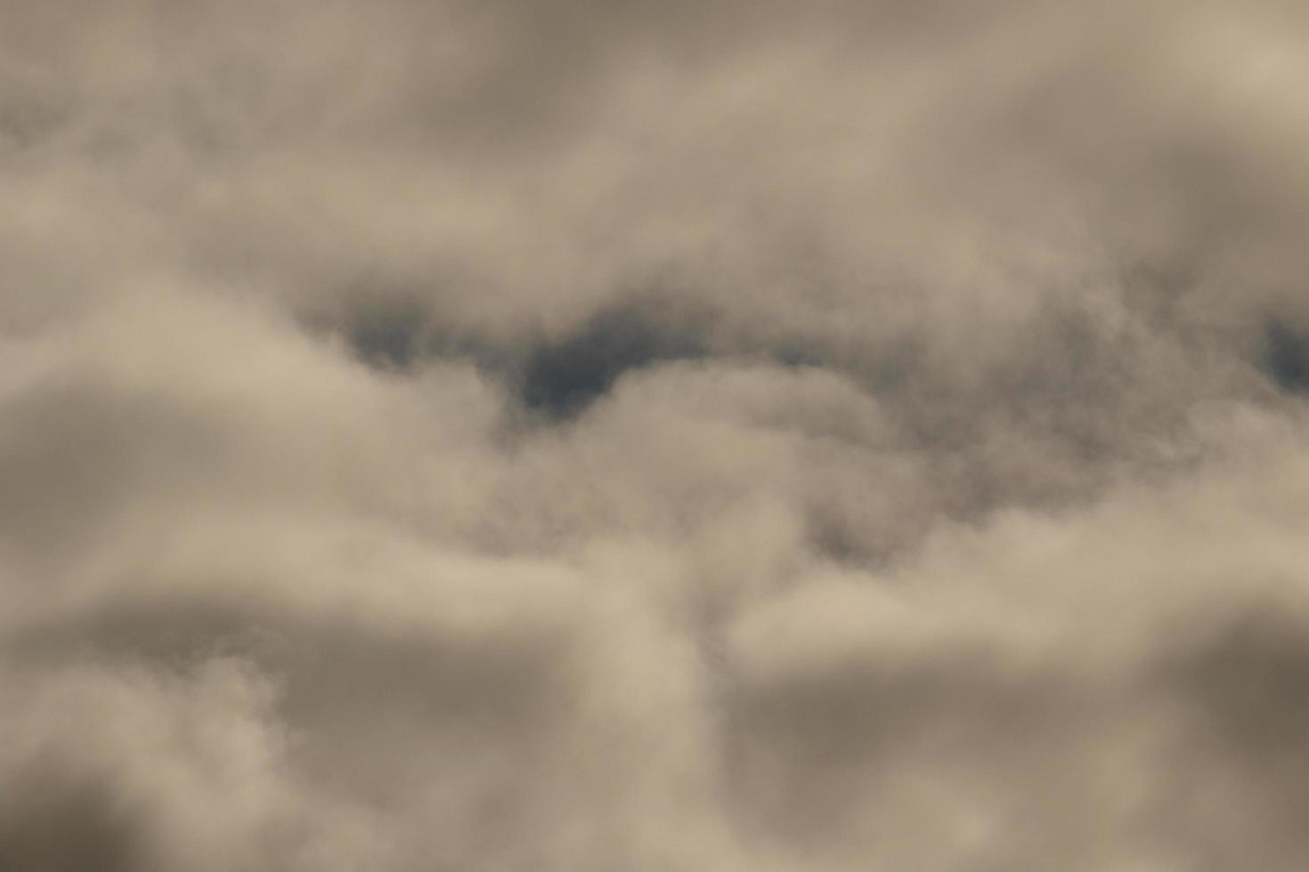 temps orageux et nuages sombres photo