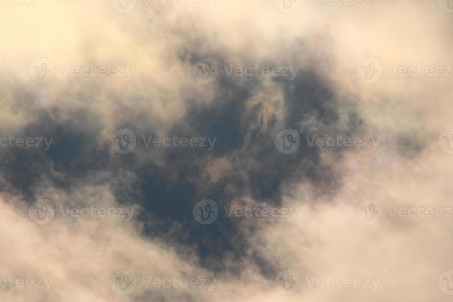 Soleil derrière le chérie des nuages photo