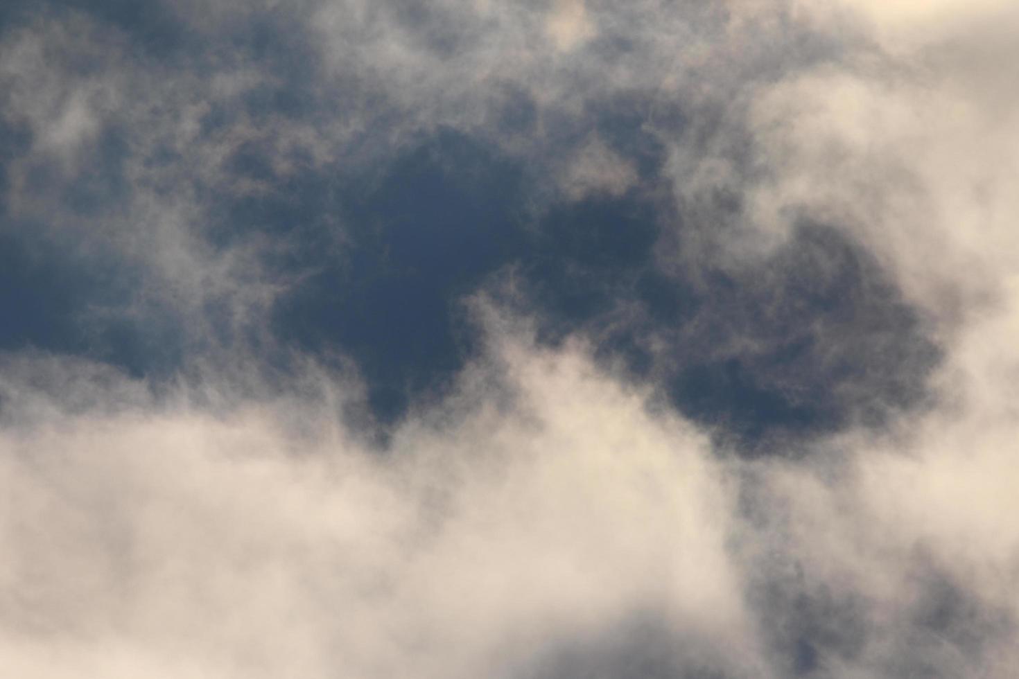 Soleil derrière le chérie des nuages photo