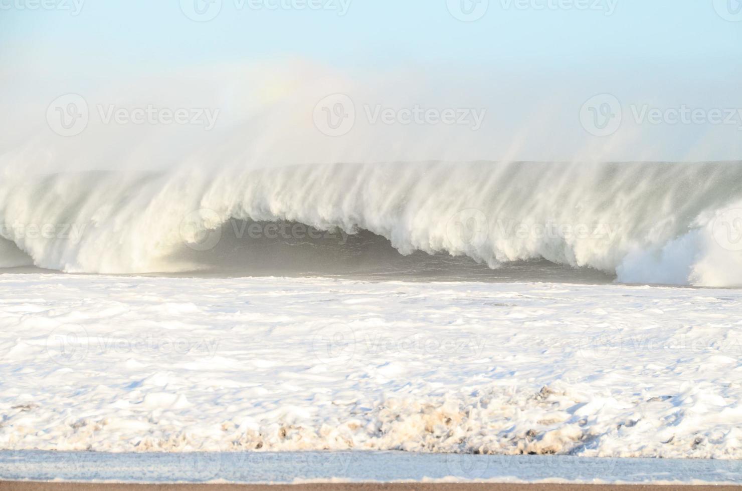 énormes vagues de la mer photo