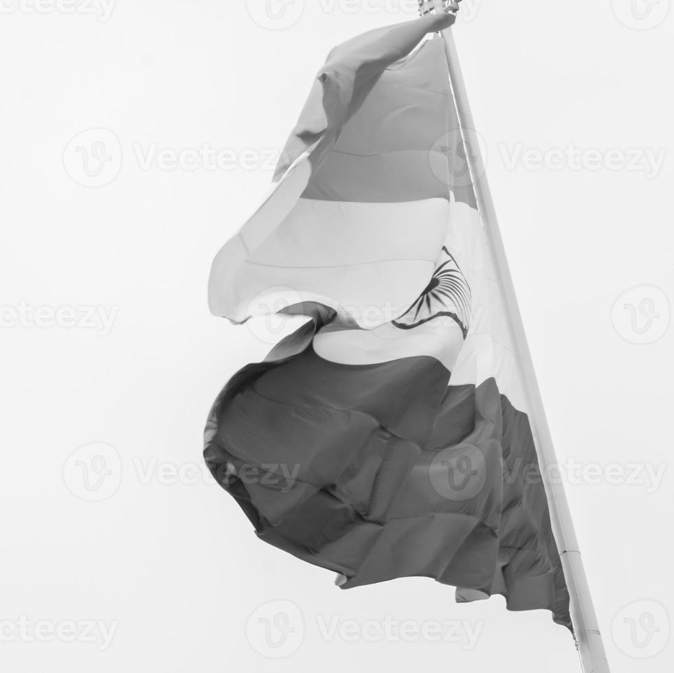 drapeau indien flottant, drapeau indien le jour de l'indépendance et le jour de la république de l'inde, agitant le drapeau indien, har ghar tiranga photo