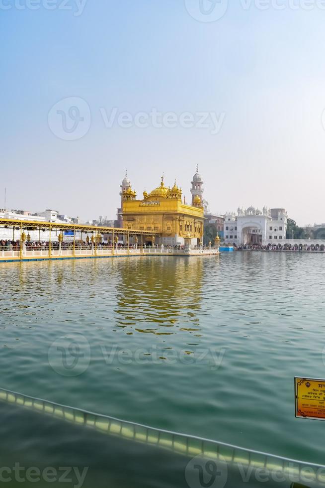 magnifique vue de d'or temple - harmandir sahib dans Amritsar, Pendjab, Inde, célèbre Indien sikh repère, d'or temple, le principale sanctuaire de sikhs dans Amritsar, Inde photo