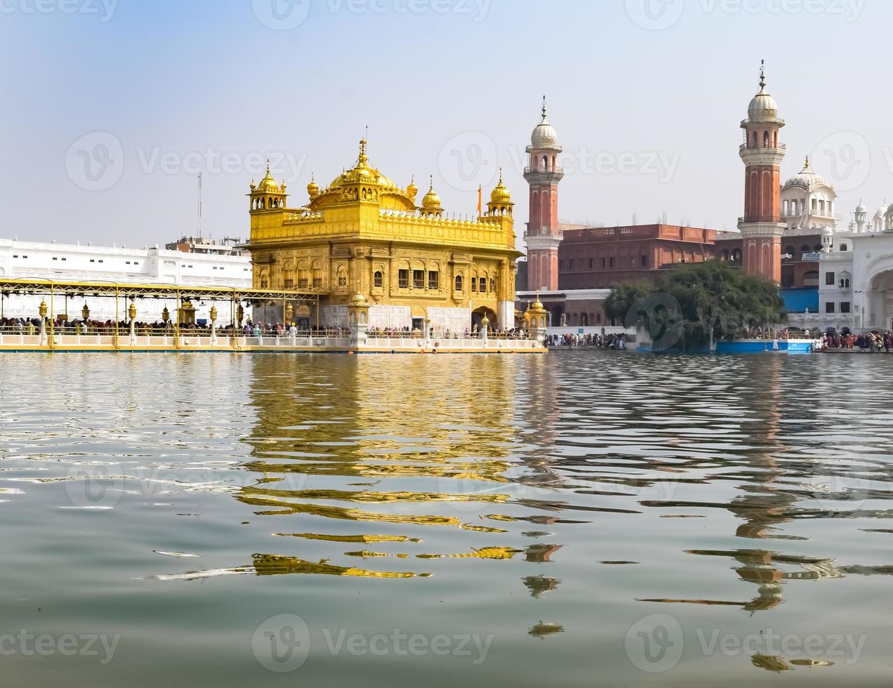 magnifique vue de d'or temple - harmandir sahib dans Amritsar, Pendjab, Inde, célèbre Indien sikh repère, d'or temple, le principale sanctuaire de sikhs dans Amritsar, Inde photo