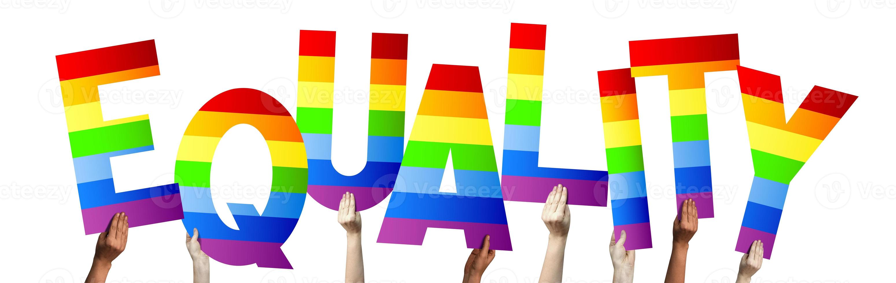 égalité, lgbt bannière - Humain mains en portant coloré des lettres photo