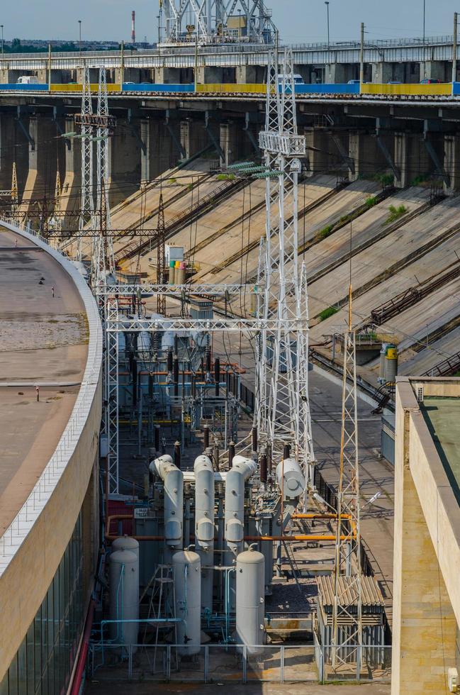 barrage hydroélectrique sur le fleuve Dniepr photo