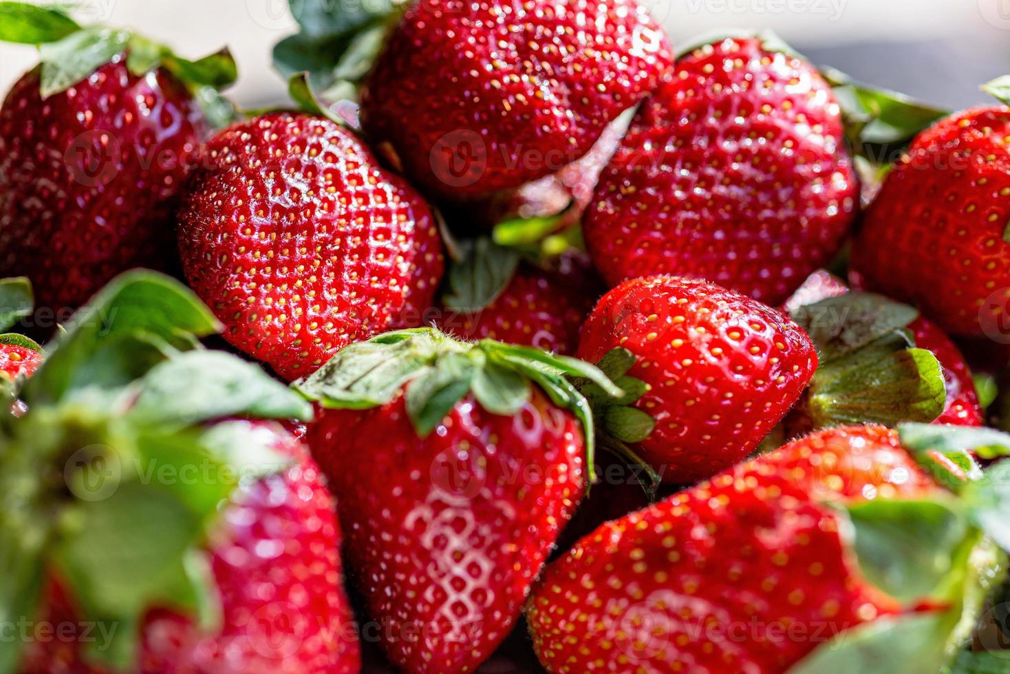 fraises parfaites fraîches et mûres photo