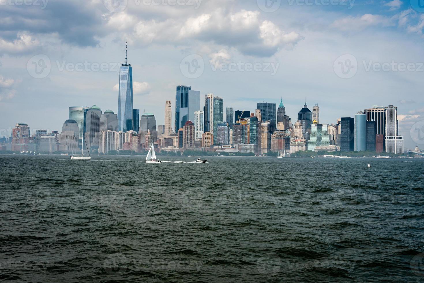 Skyline et immeubles de bureaux modernes de Midtown Manhattan vu de l'autre côté de la rivière Hudson photo