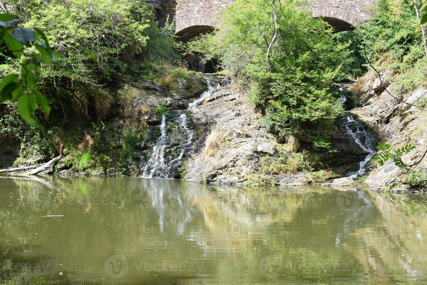 faible fonctionnement cascade dans sécheresse photo