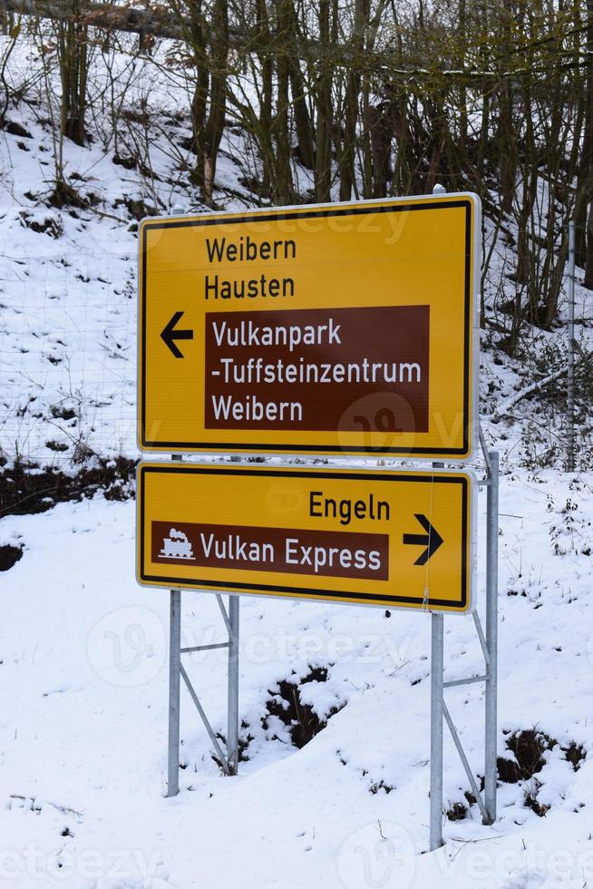 circulation signe dans parc vulkan, eifel photo