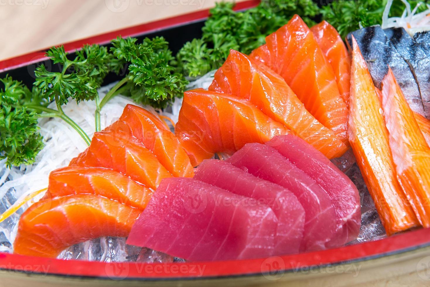 Saumon sashimi ensemble dans Japonais restaurant, Japonais nourriture photo