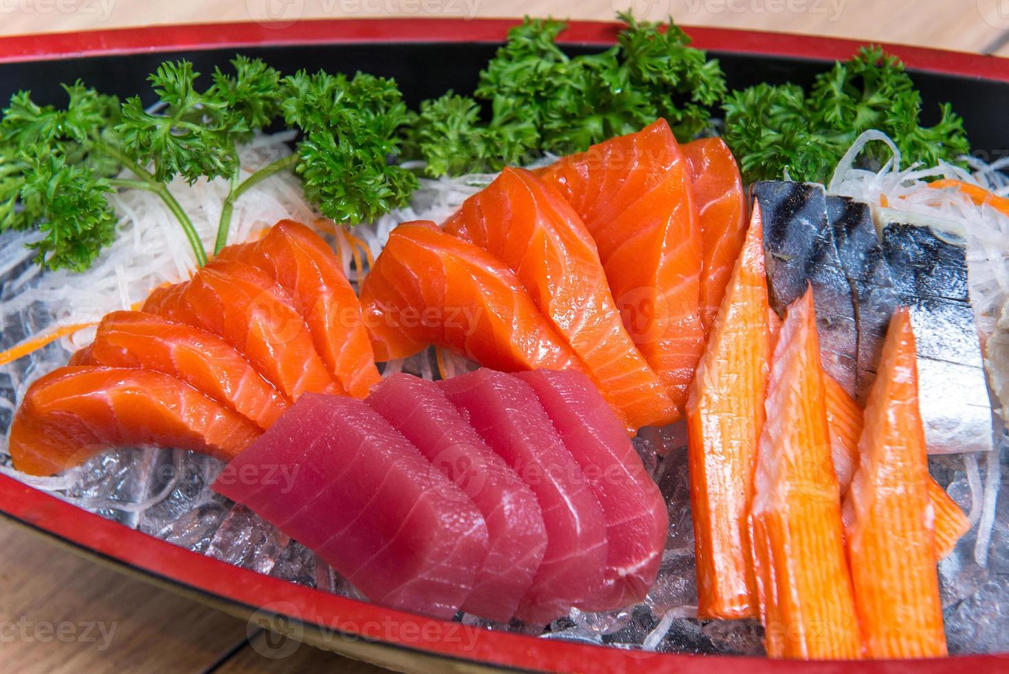 Saumon sashimi ensemble dans Japonais restaurant, Japonais nourriture photo