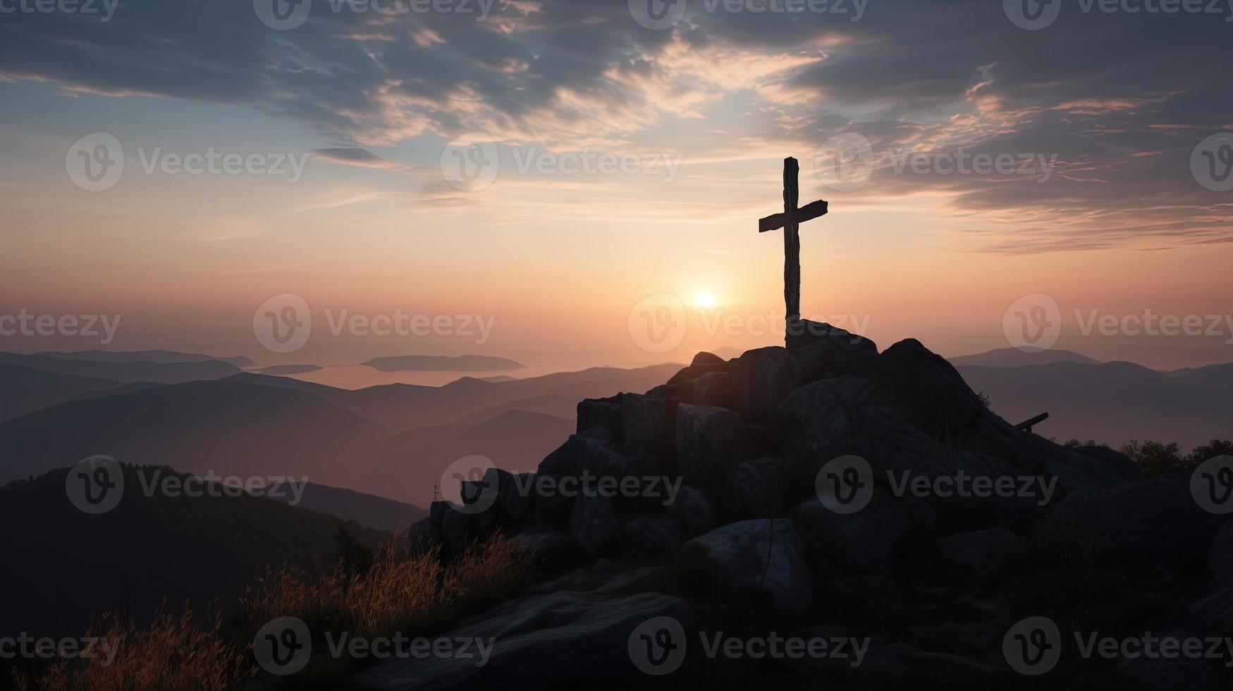 Montagne majesté artistique silhouette de crucifix traverser contre le coucher du soleil ciel photo