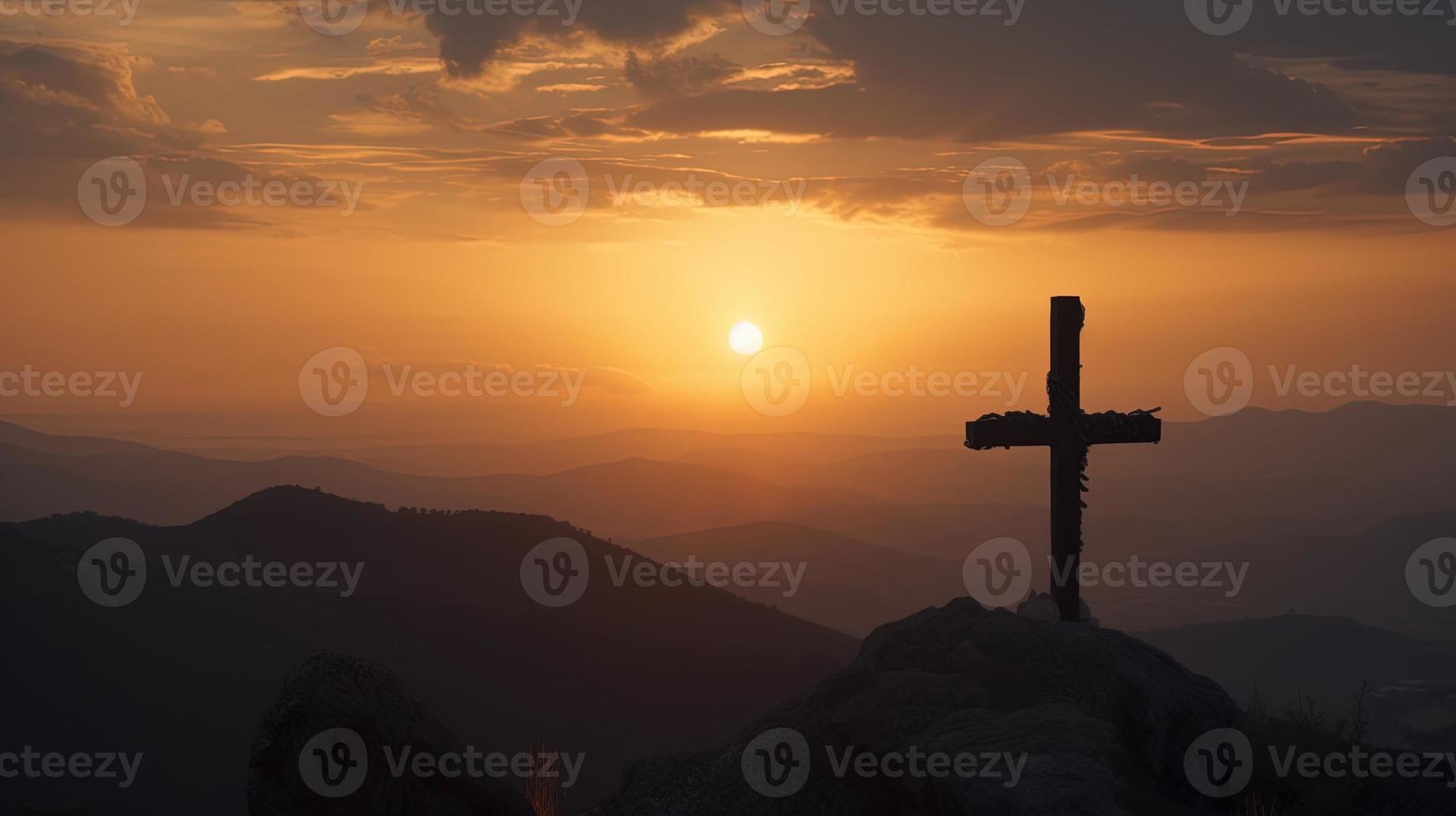 Montagne majesté artistique silhouette de crucifix traverser contre le coucher du soleil ciel photo