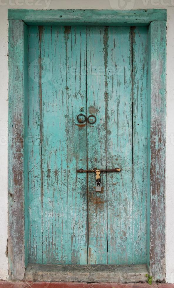 ancienne porte en bois rustique antique photo