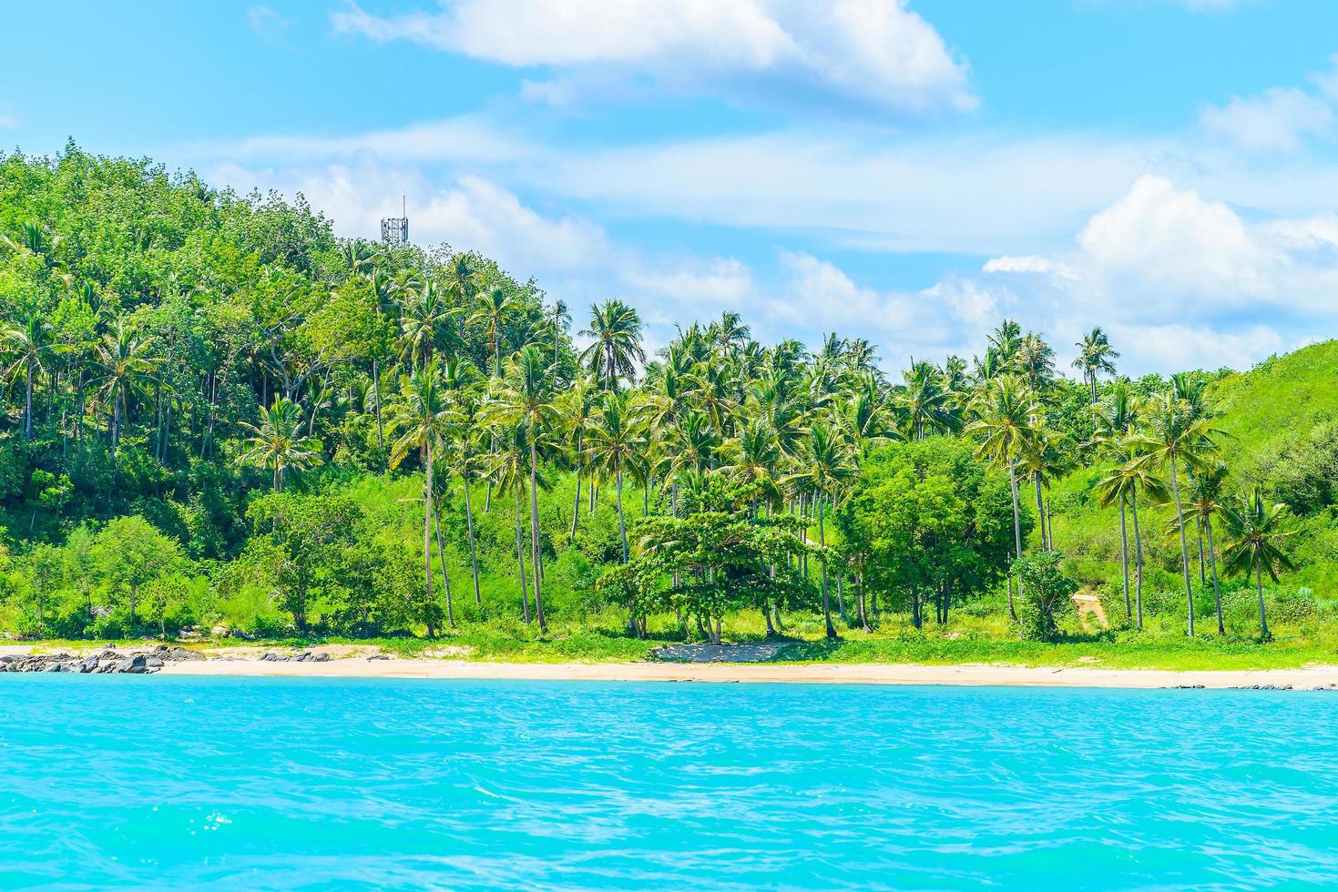 belle île tropicale et mer en thaïlande photo