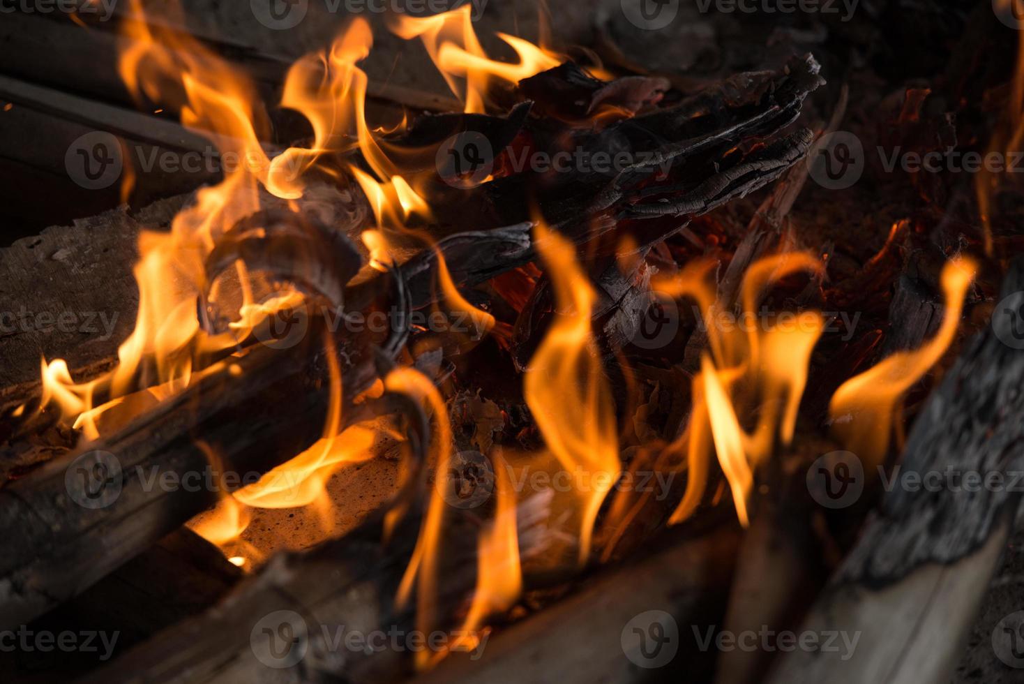 Feu et Cadre avec bois de chauffage sept photo