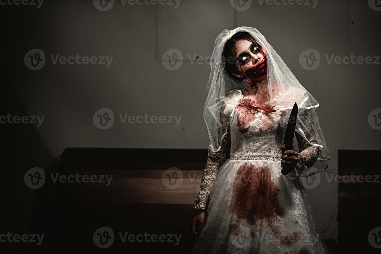 Halloween Festival notion, asiatique femme maquillage fantôme visage, mariée zombi personnage, horreur film fond d'écran ou affiche photo