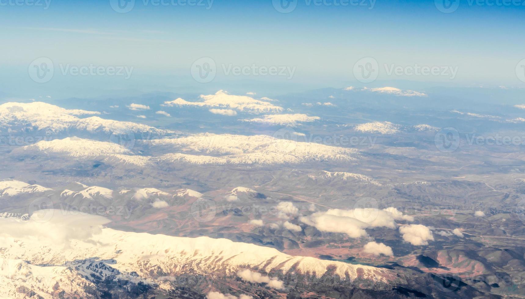 vue aérienne des montagnes photo