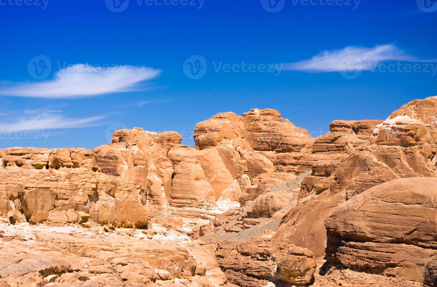 rochers et ciel bleu photo